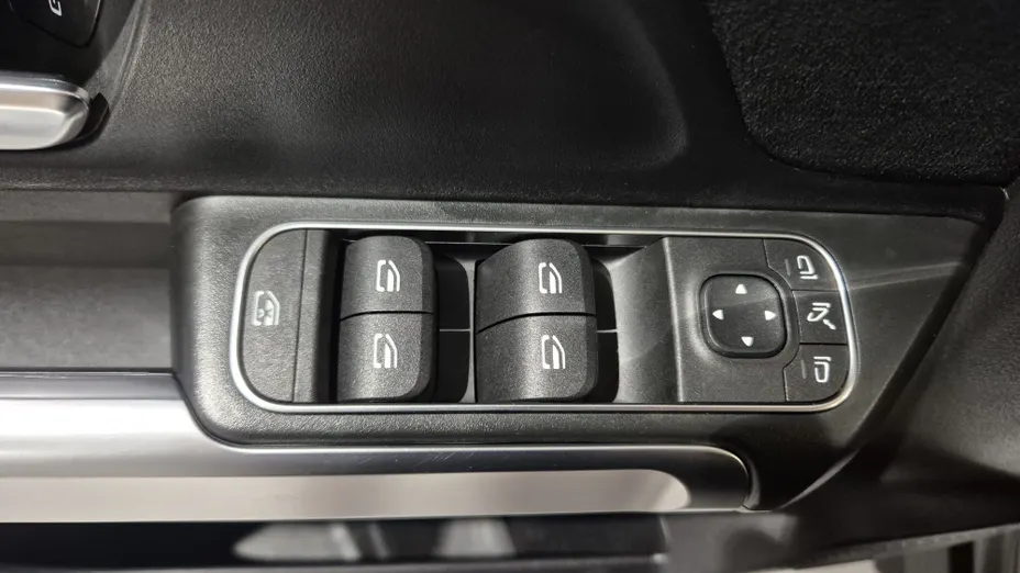 MERCEDES-BENZ GLB GLB 220 d 4-Matic AMG Line 8G-DCT