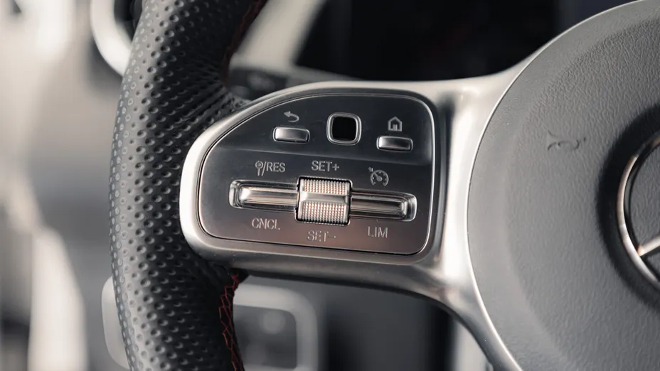 MERCEDES-BENZ GLB GLB 200 4-Matic AMG Line 8G-DCT