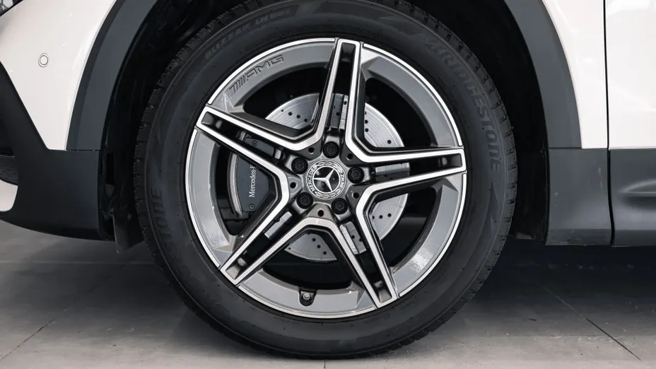 MERCEDES-BENZ GLB GLB 200 4-Matic AMG Line 8G-DCT