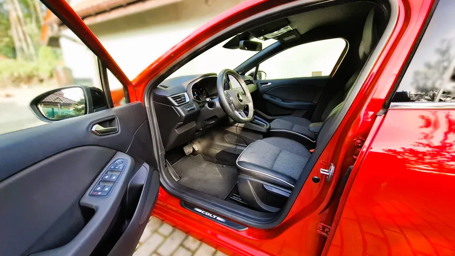 MITSUBISHI Colt -