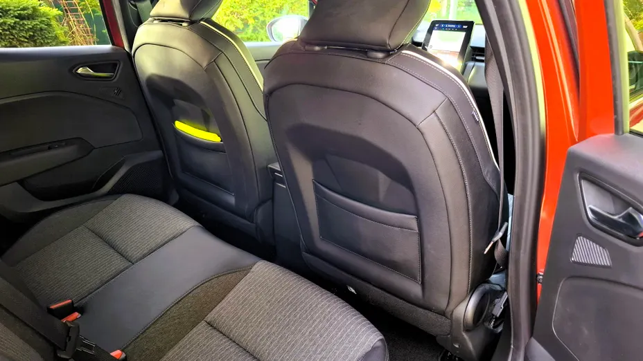 MITSUBISHI Colt -