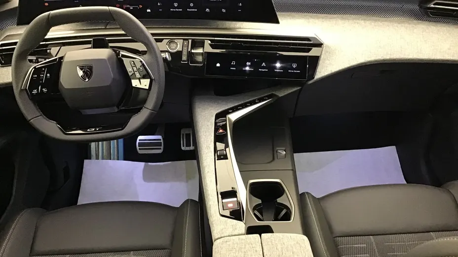 PEUGEOT 3008 -