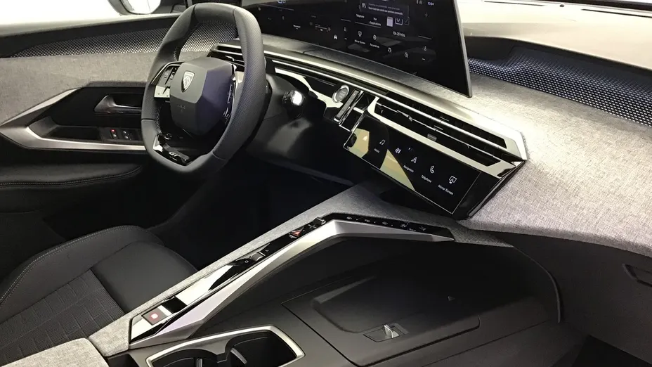 PEUGEOT 3008 -