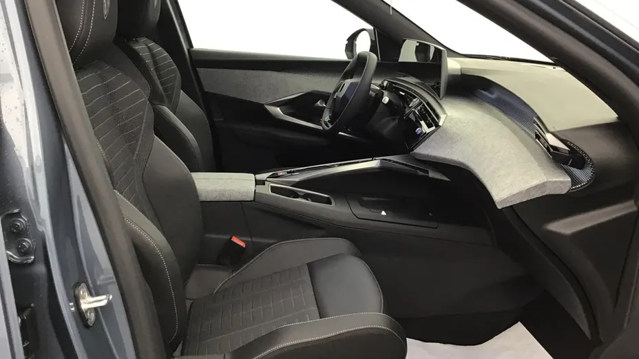 PEUGEOT 3008 -