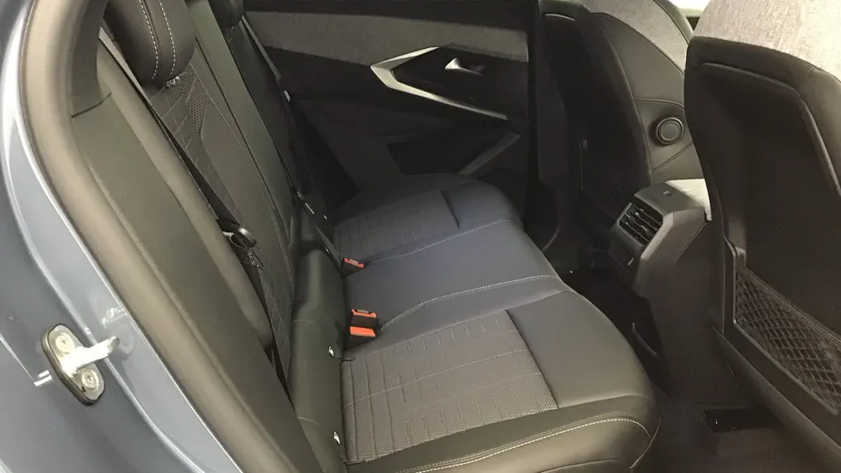 PEUGEOT 3008 -