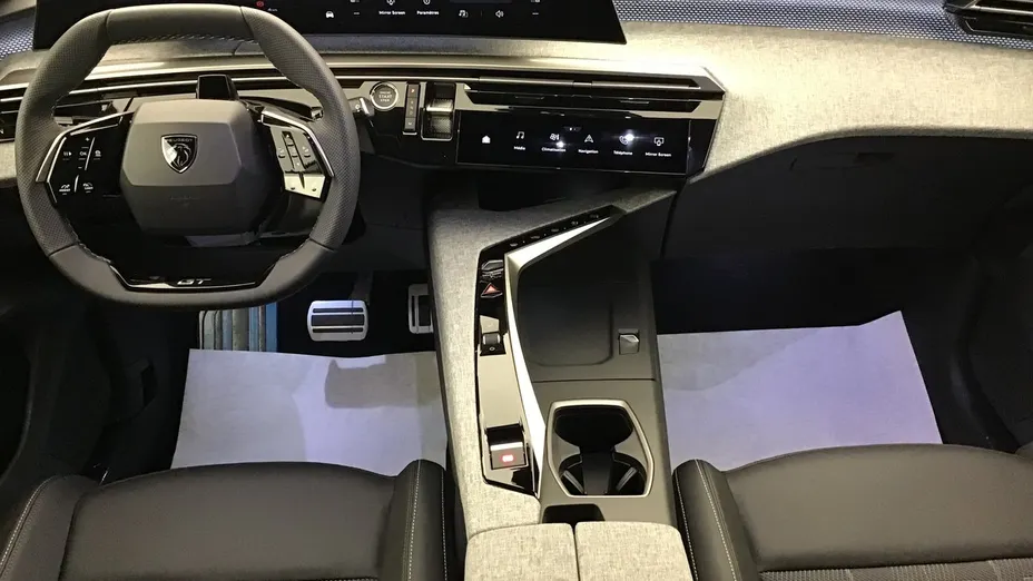 PEUGEOT 3008 -