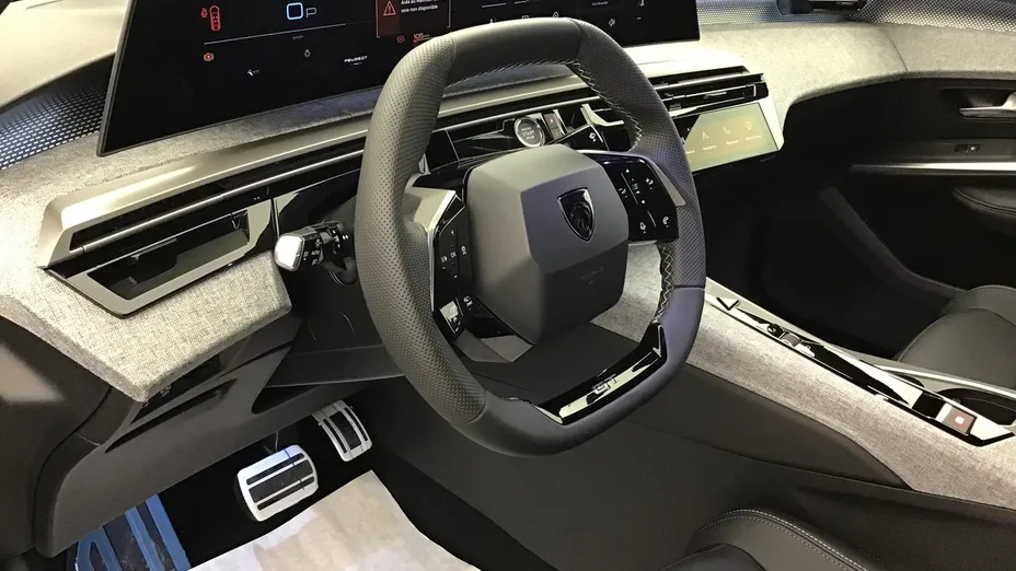 PEUGEOT 3008 -