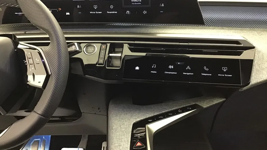 PEUGEOT 3008 -