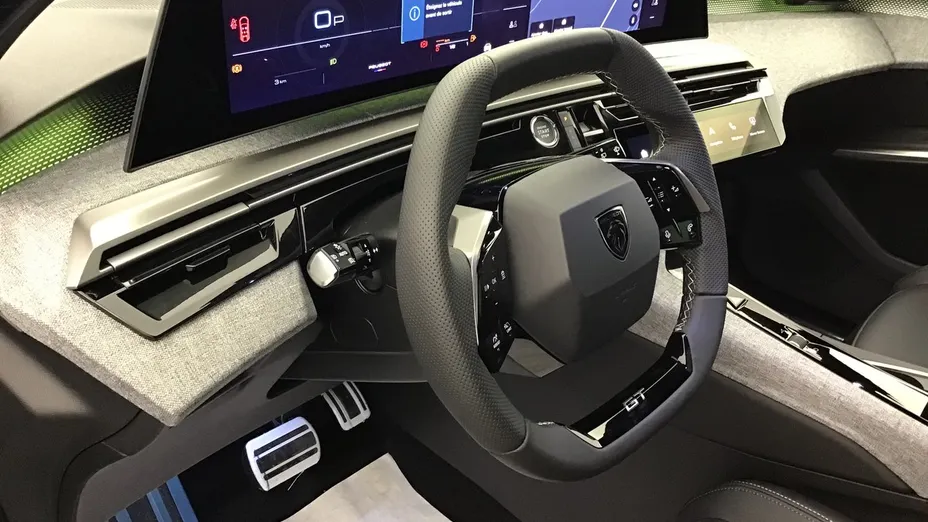 PEUGEOT 5008 -