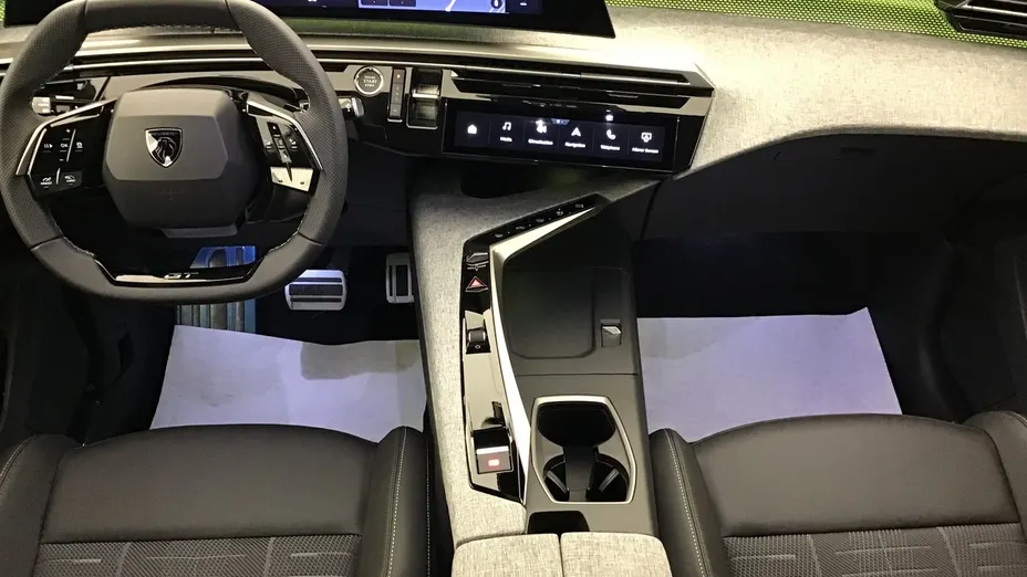 PEUGEOT 5008 -