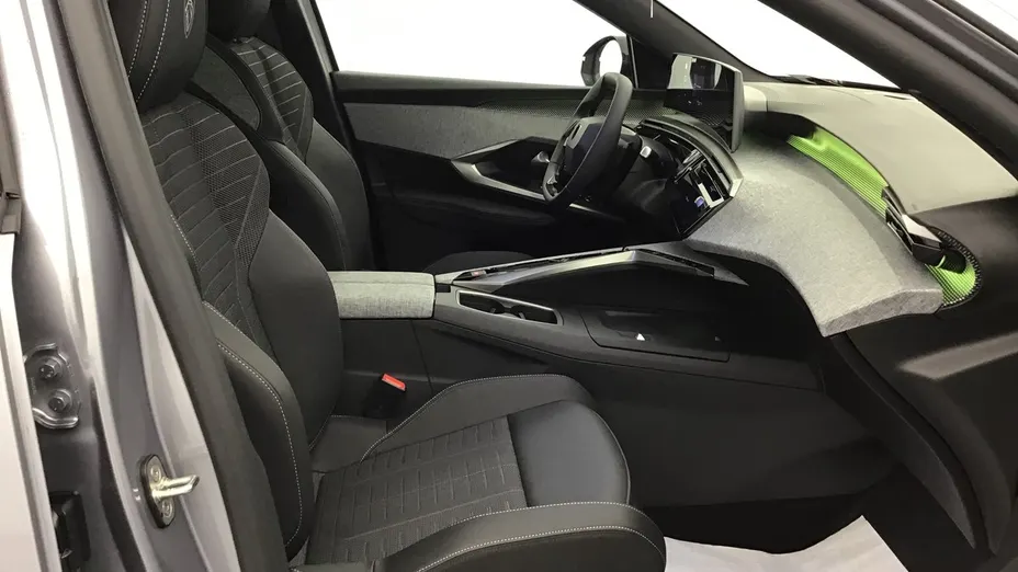 PEUGEOT 5008 -