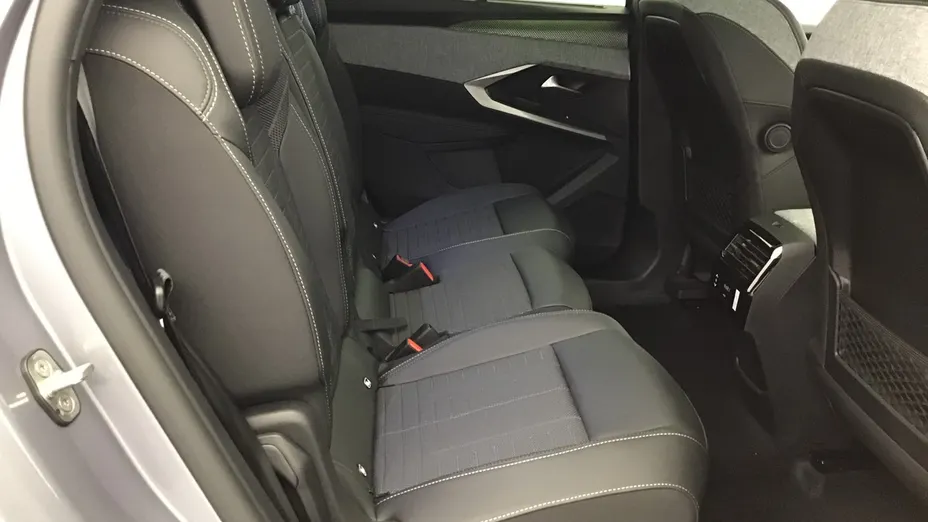 PEUGEOT 5008 -
