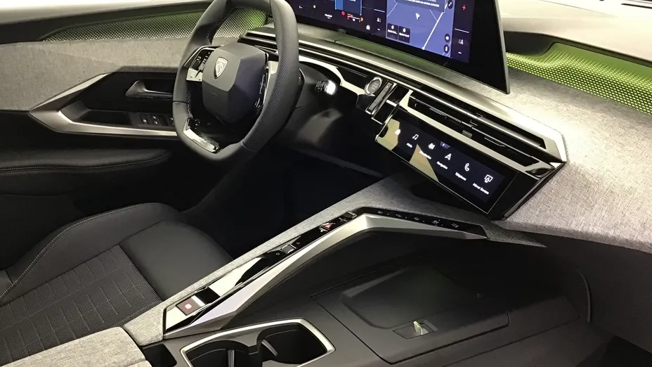 PEUGEOT 5008 -