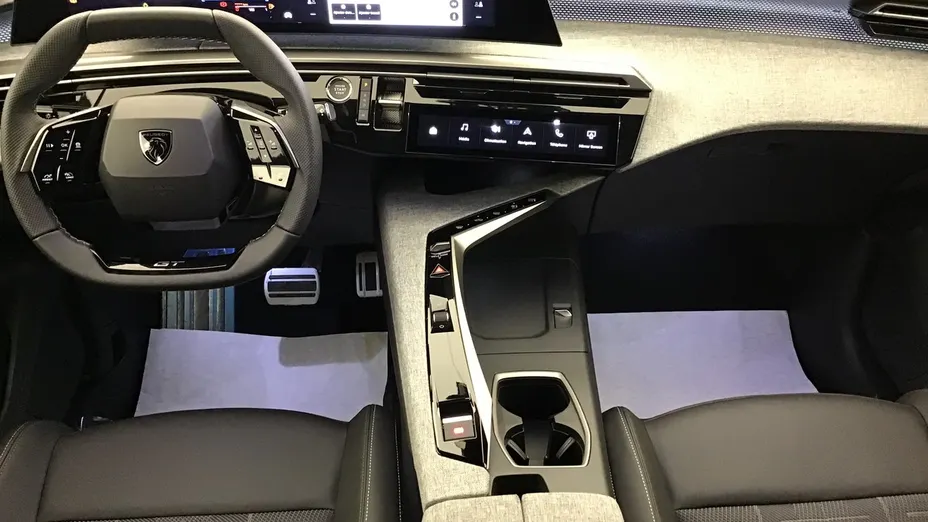 PEUGEOT 5008 -