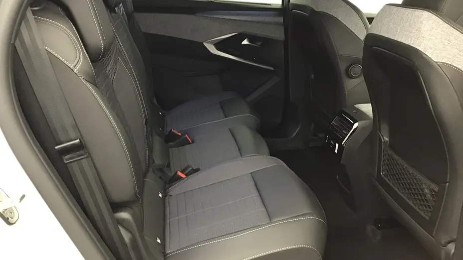 PEUGEOT 5008 -