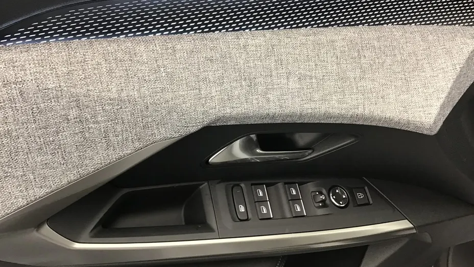 PEUGEOT 5008 -