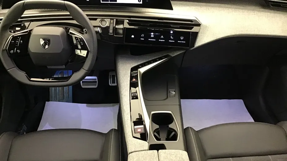PEUGEOT 5008 -