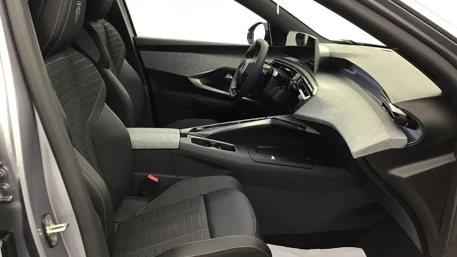 PEUGEOT 5008 -