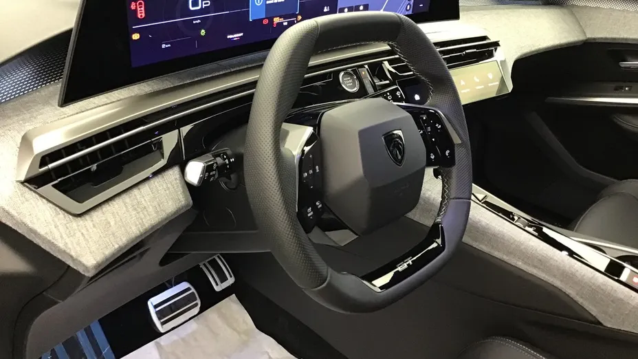 PEUGEOT 5008 -