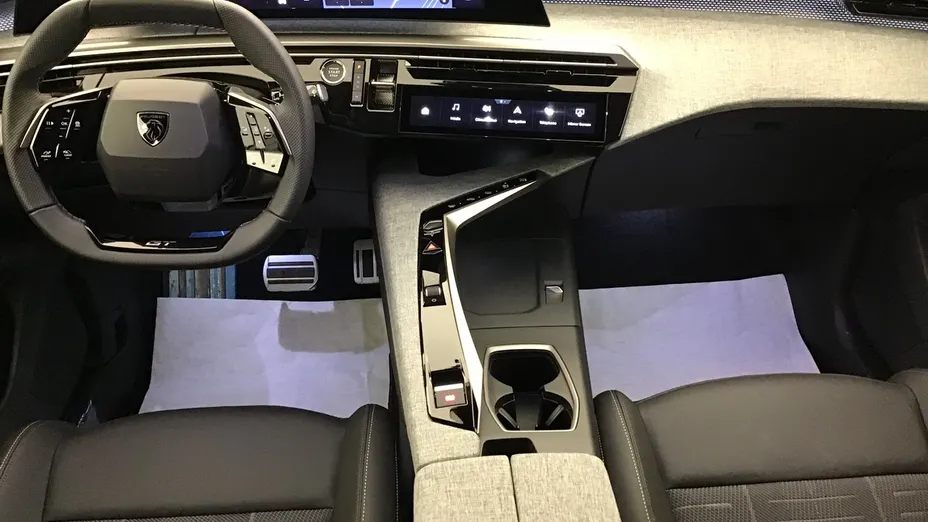 PEUGEOT 5008 -