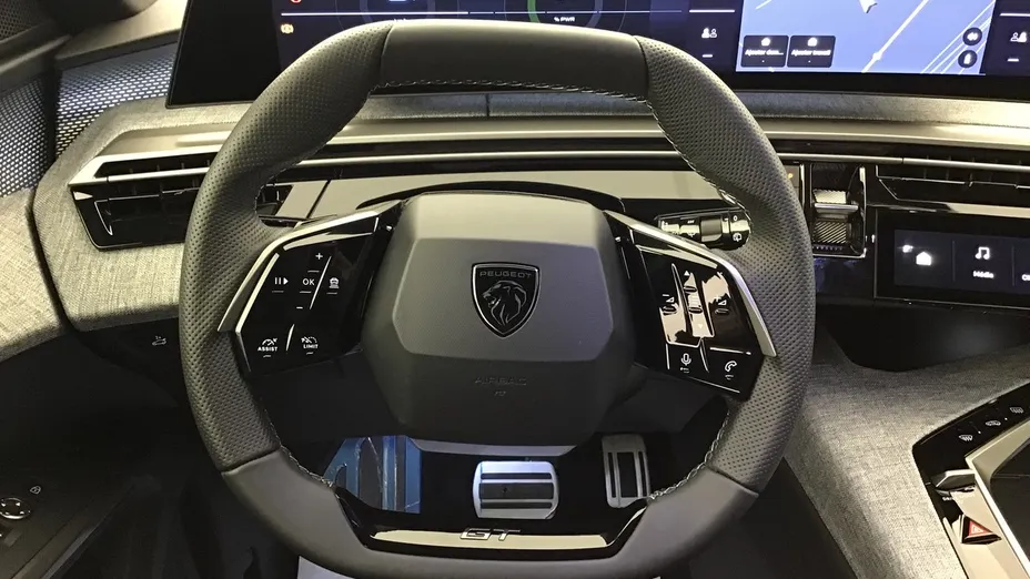 PEUGEOT 5008 -