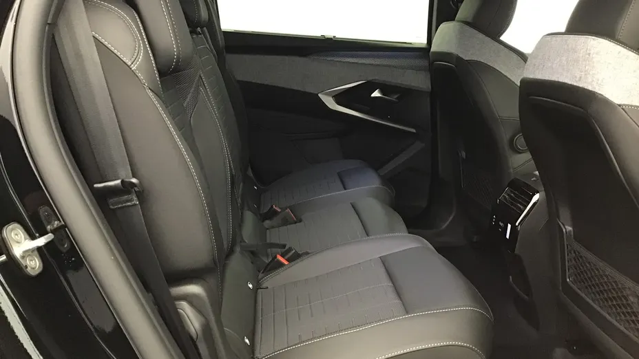 PEUGEOT 5008 -