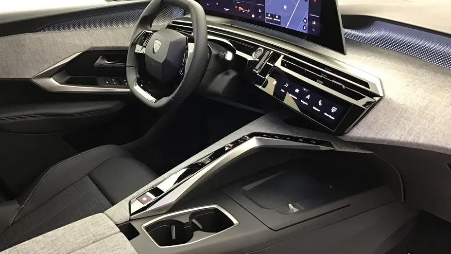 PEUGEOT 5008 -