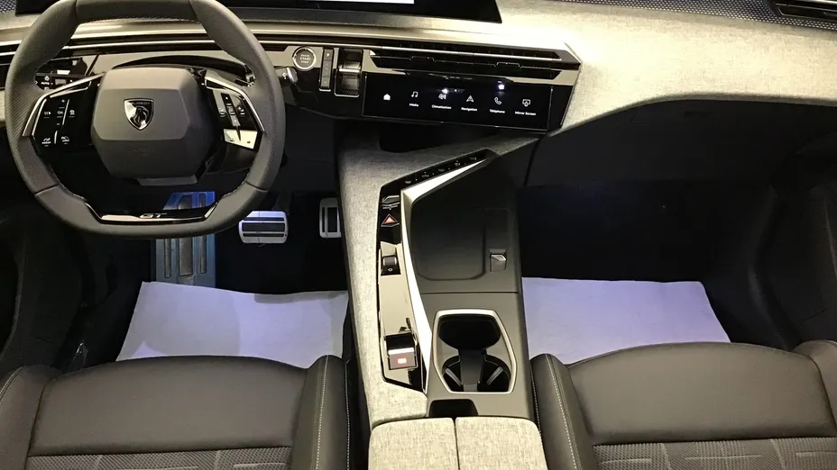 PEUGEOT 5008 -