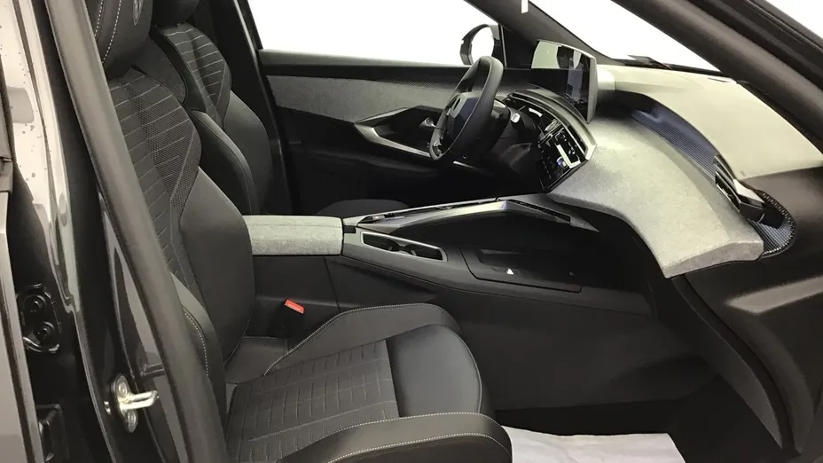 PEUGEOT 5008 -