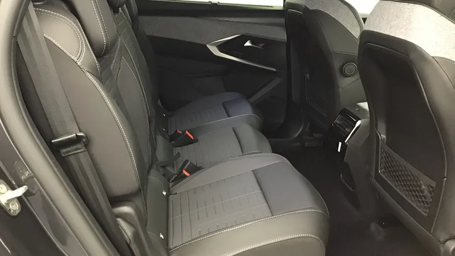 PEUGEOT 5008 -