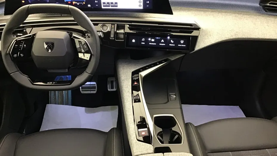 PEUGEOT 5008 -