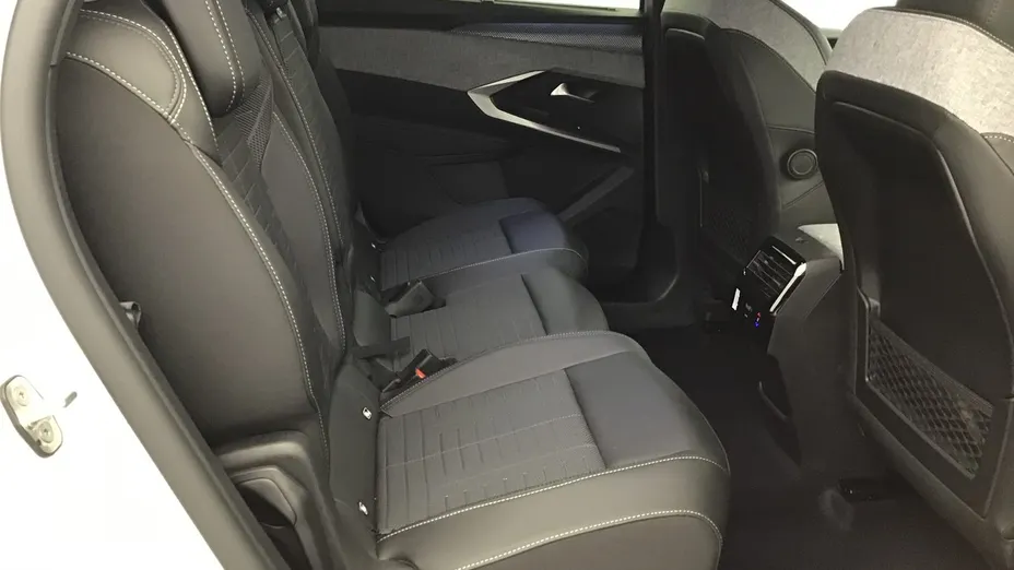 PEUGEOT 5008 -