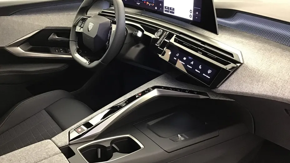 PEUGEOT 5008 -