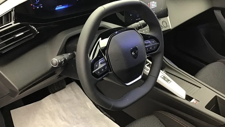 PEUGEOT 308 -