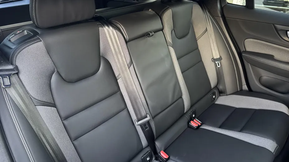 VOLVO V60 V60 B4 D Plus Dark aut