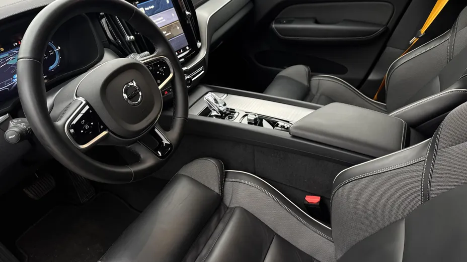 VOLVO XC60 XC60 T8 Plug-In Hybrid AWD Polestar Engineered aut