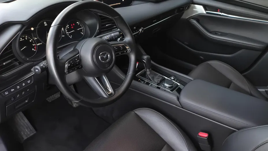 MAZDA 3 3 2.0 mHEV AWD Takumi aut