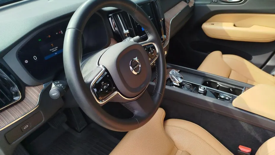 VOLVO XC60 XC60 B4 B Plus Dark aut