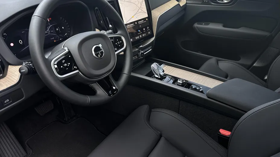 VOLVO XC60 XC60 B5 B AWD Plus Dark aut