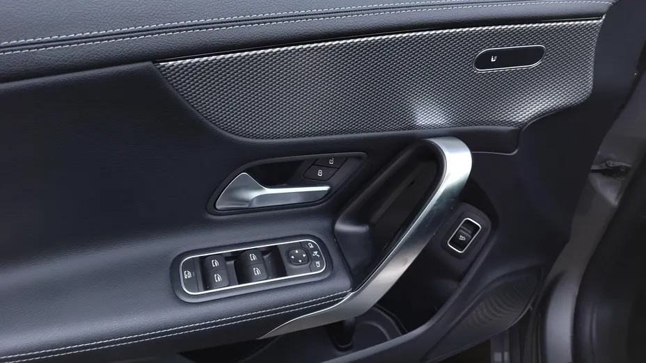 MERCEDES-BENZ CLA CLA 200 7G-DCT