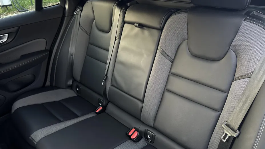 VOLVO V60 V60 B4 D Plus Dark aut