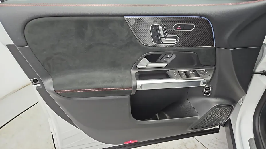 MERCEDES-BENZ GLB GLB 200 d AMG Line 8G-DCT