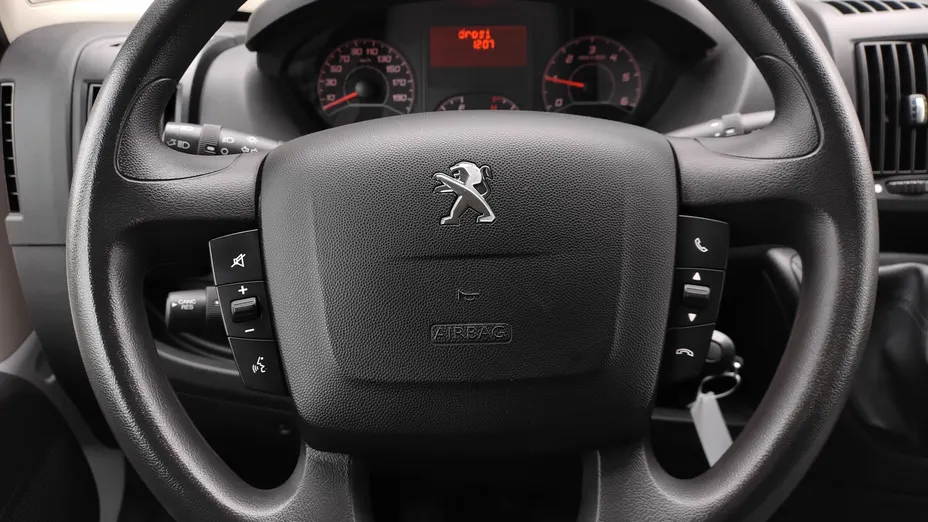 PEUGEOT Boxer Boxer 335 BlueHDi L3H2