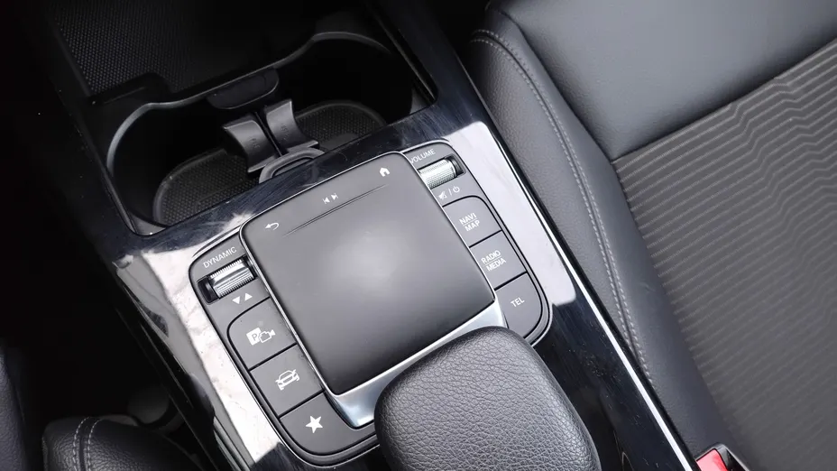 MERCEDES-BENZ CLA CLA 200 7G-DCT