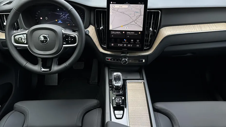 VOLVO XC60 XC60 B5 B AWD Plus Dark aut