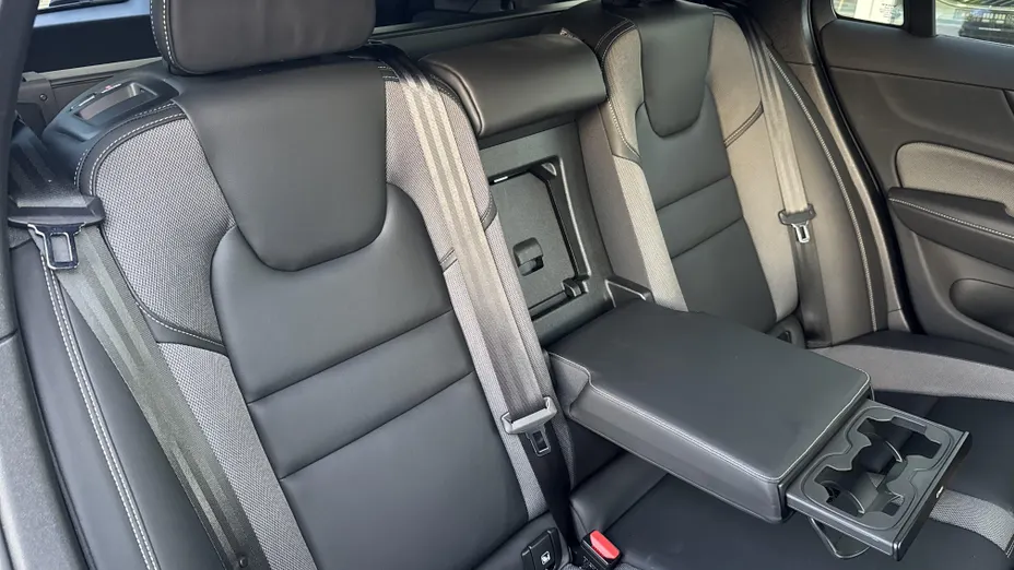 VOLVO V60 V60 B4 D Plus Dark aut