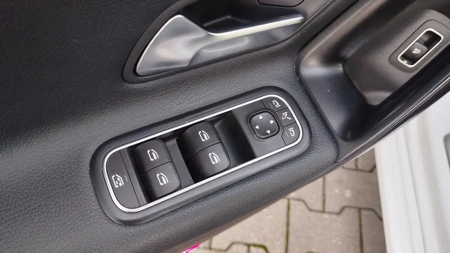 MERCEDES-BENZ CLA CLA 180 Progressive 7G-DCT