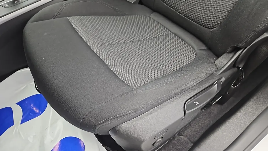 BMW Seria 2 216d Advantage aut