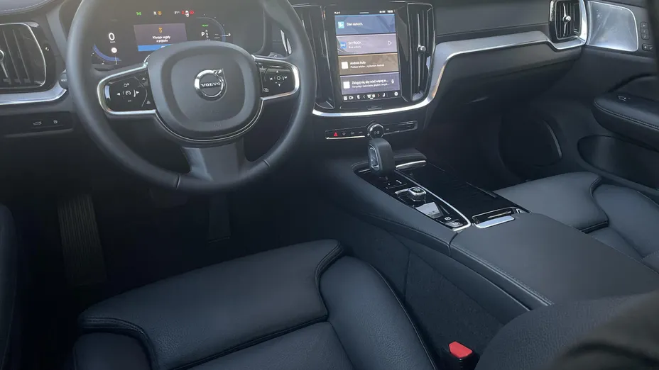 VOLVO V60 V60 T6 AWD Plug-In Hybrid Ultra Dark aut