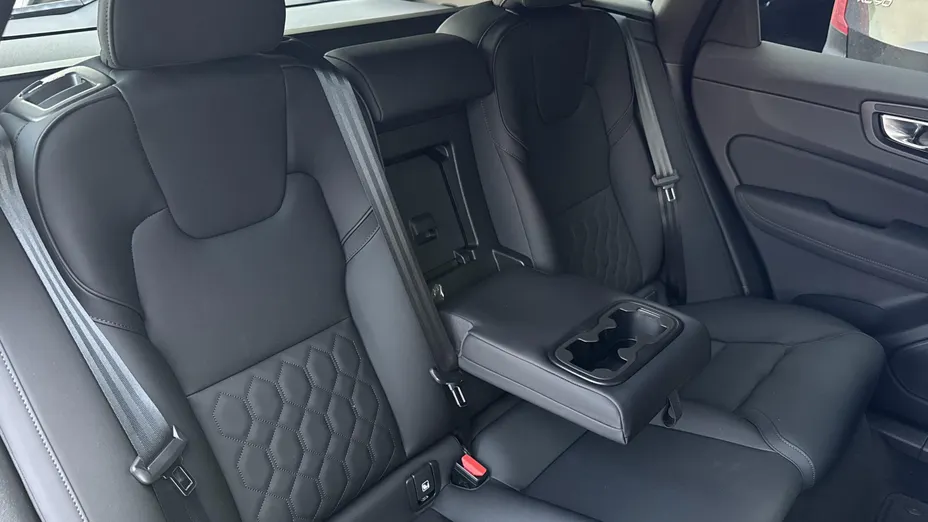 VOLVO XC60 XC60 B5 B AWD Plus Dark aut